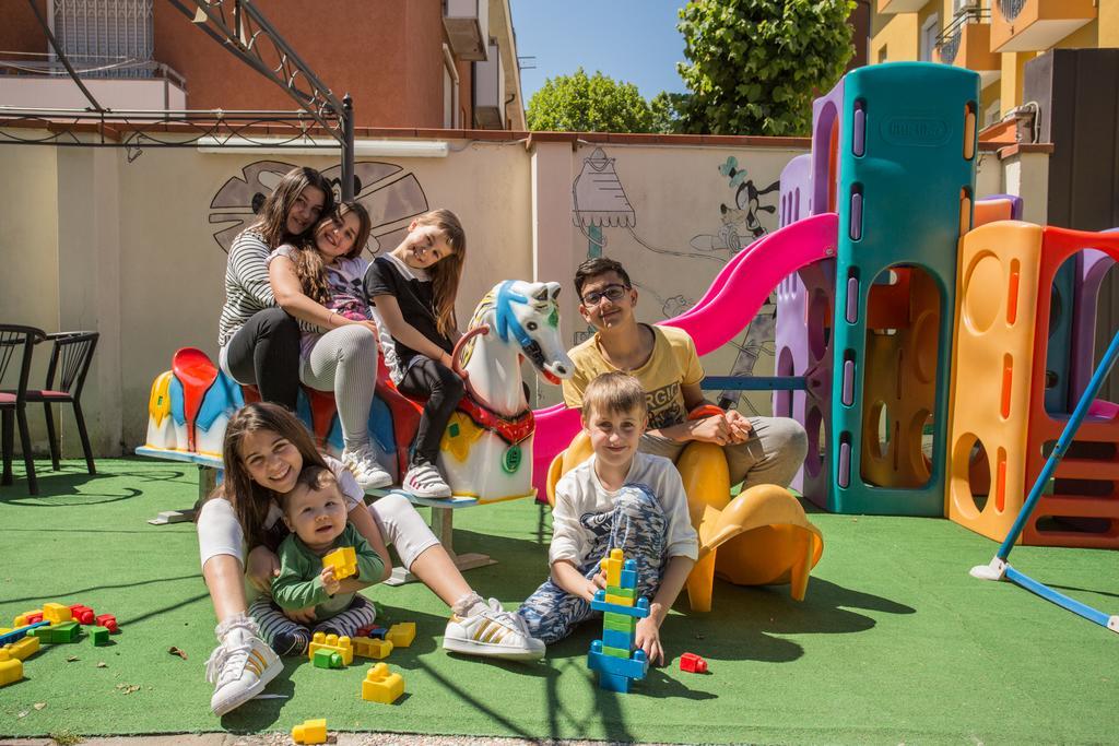 Albergo Ristorante Pozzi Bellaria-Igea Marina Eksteriør bilde